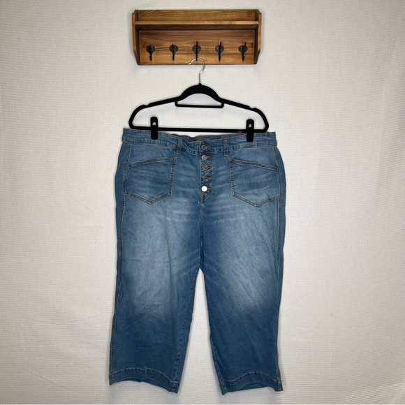 torrid Denim - Torrid | Woman’s Wide Leg Flare Crop Jeans 22 Button Fly